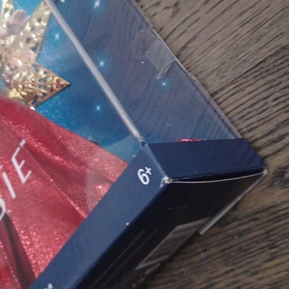 2017 Barbie Star Red Shimmery Holiday Gown Doll Mattel #DYX39 - Picture 10 of 12